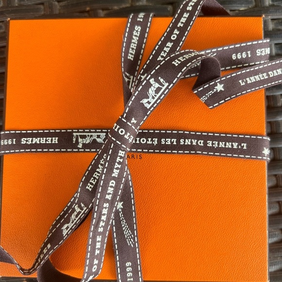 Reversible Hermes Lift Buffalo Horn Necklace - Picture 7 of 7